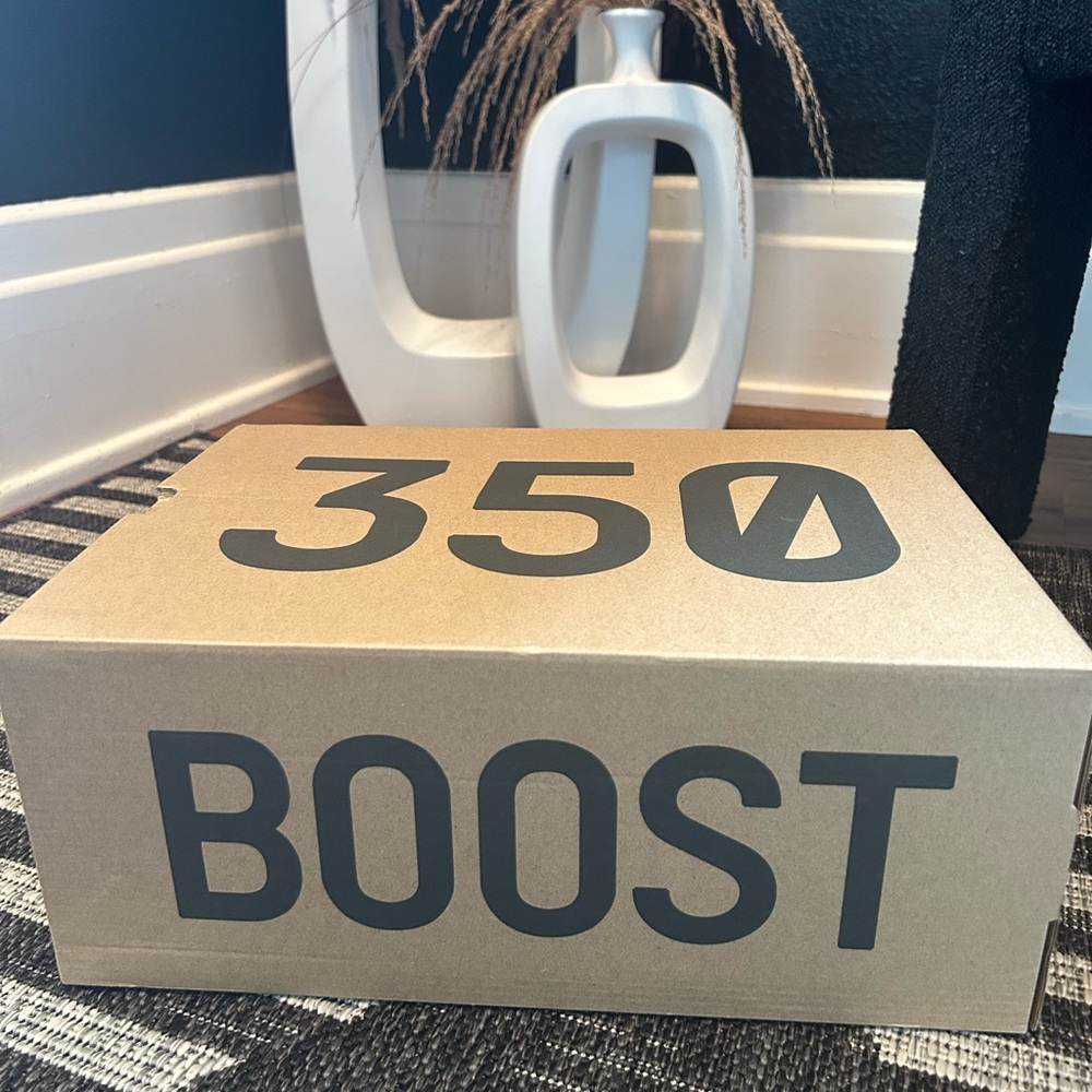 Men’s Adidas Yeezy Gray Sneakers - Picture 7 of 9